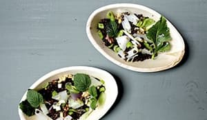 Fingerfood-Schalen & -Teller aus Bambus & Palmblatt